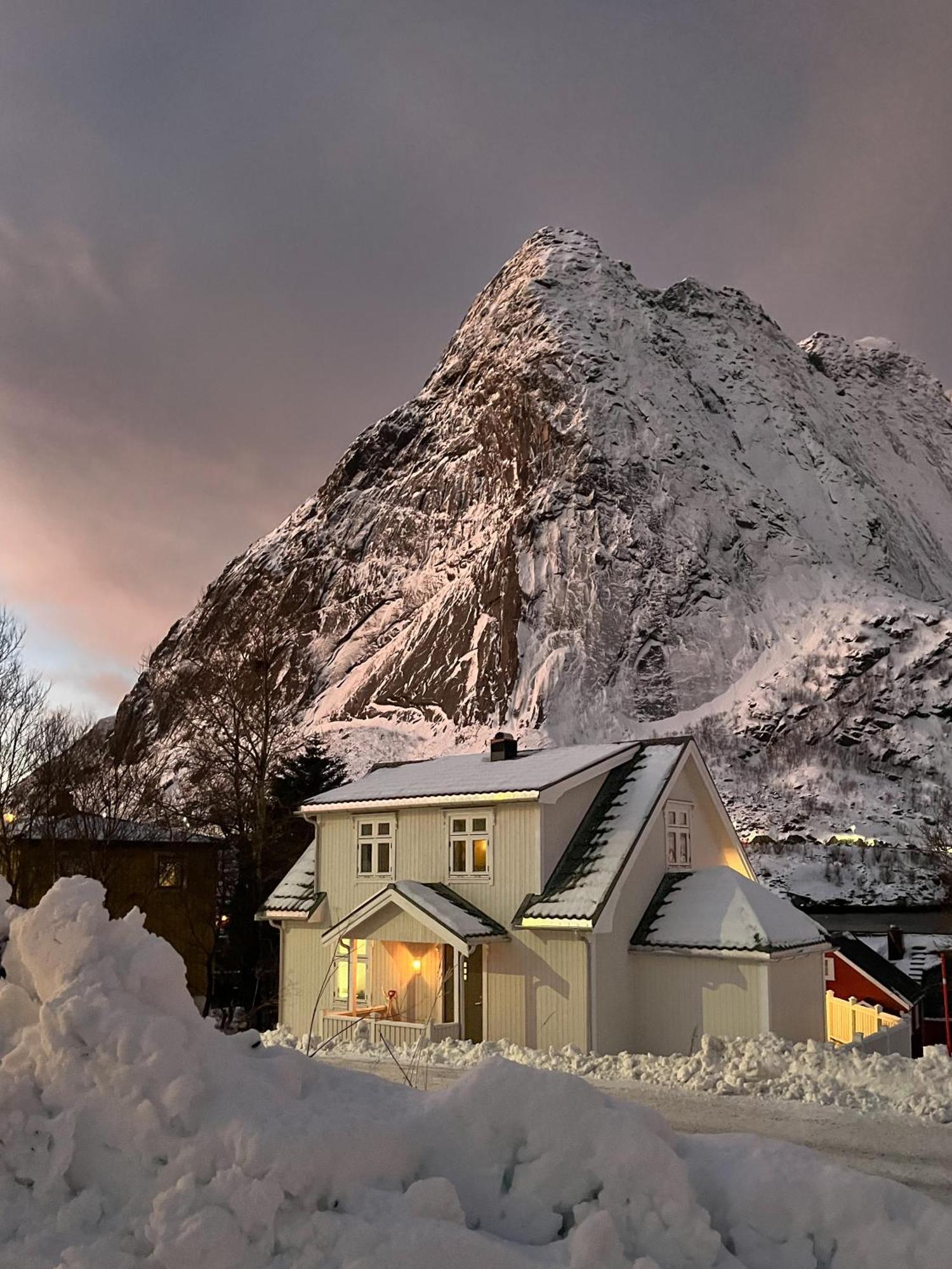 Husly Reine - Your Home With Reinebringen View Extérieur photo